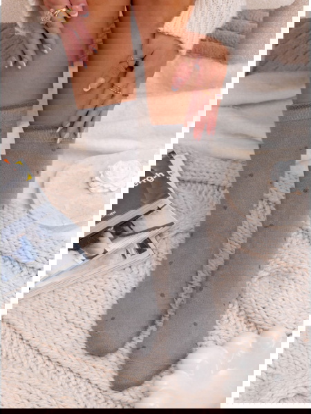 Szare skarpetki w kropki... 2