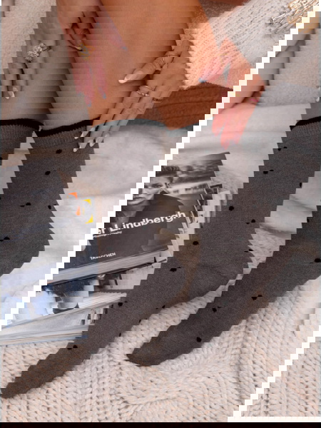 Popielate skarpetki w...