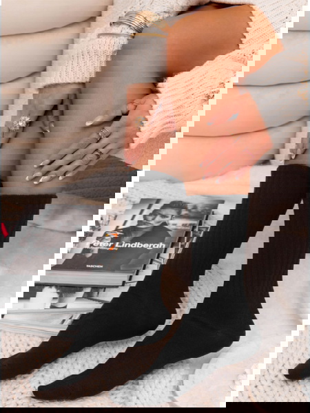 Czarne długie skarpetki... 2