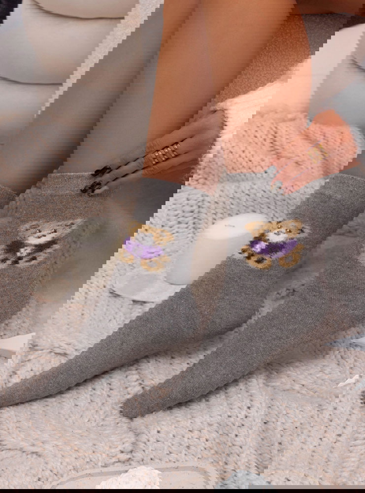 Szare damskie skarpetki z ozdobnym...