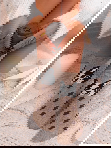 Beżowe skarpetki z ozdobnym... 2