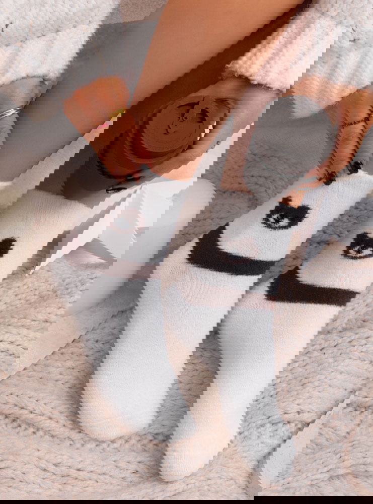 Białe miękkie przytulne skarpetki z...