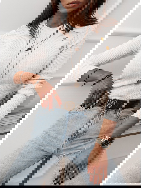 Biały dopasowany sweter z...