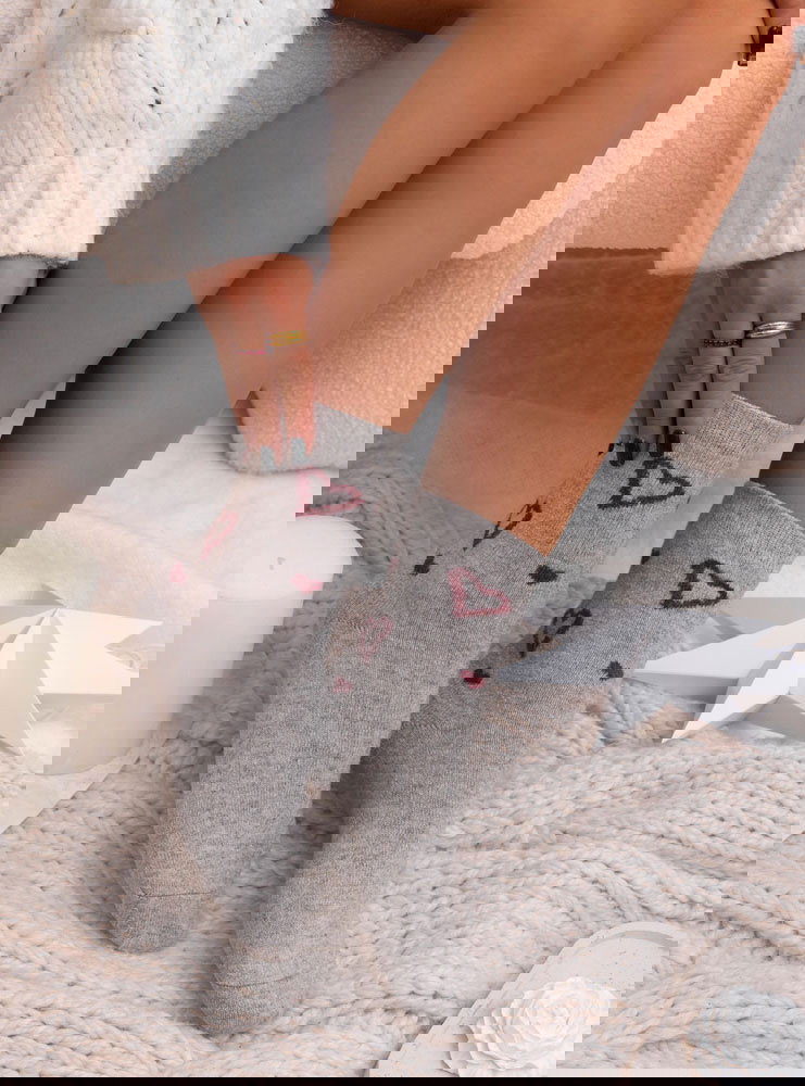 Szare skarpetki w serduszka Rubyee