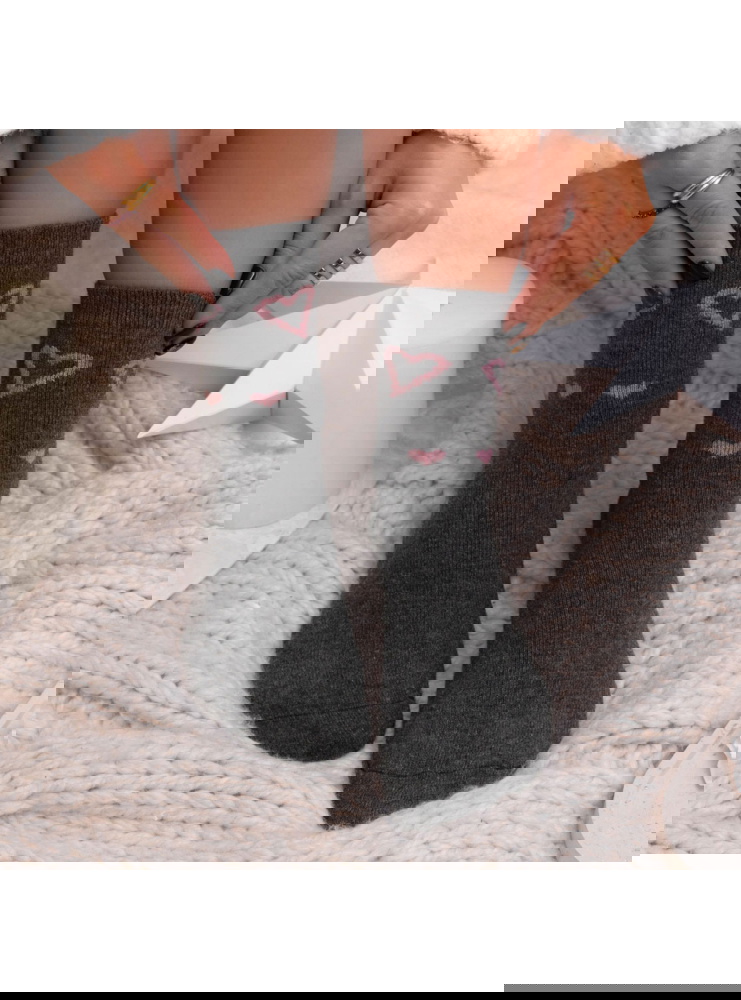 Grafitowe skarpetki w serduszka Rubyee