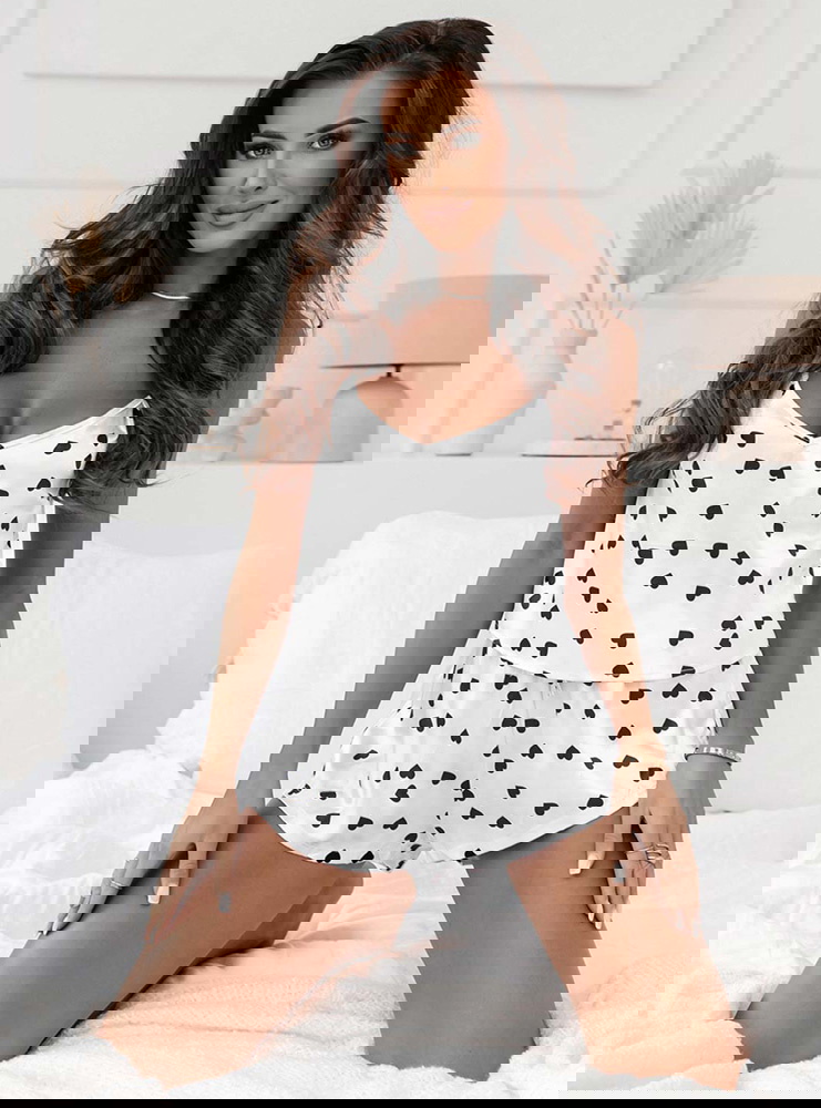 Biała satynowa piżama w serca z...