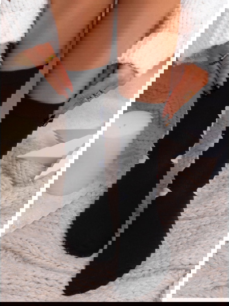 Czarne skarpetki z ozdobnym... 2