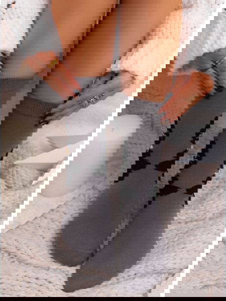 Szare skarpetki z ozdobnym... 2