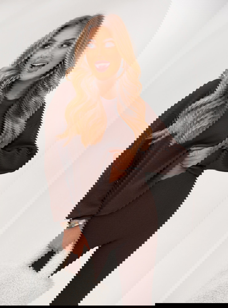 Czekoladowy prążkowany komplet bluza...