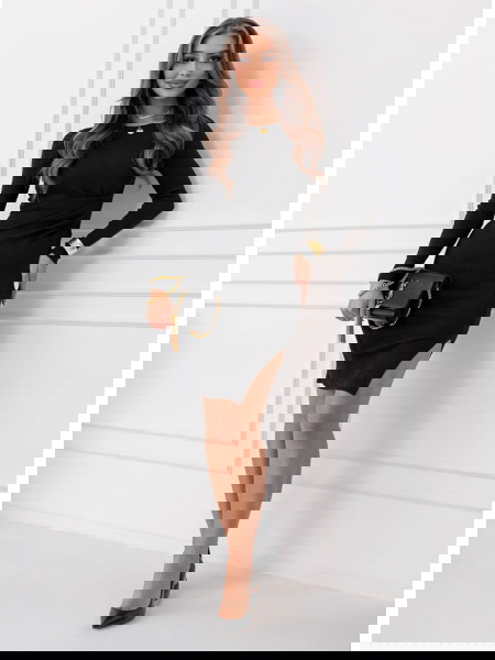 Czarna prążkowana sukienka... 2