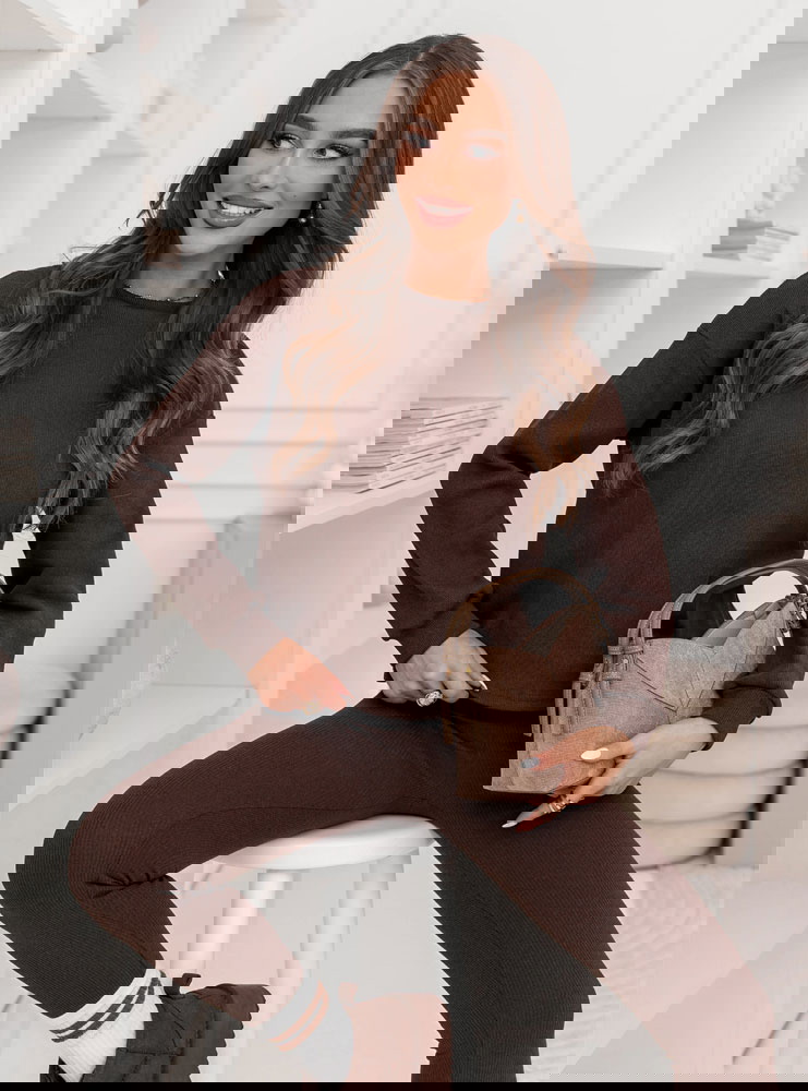 Czekoladowy prążkowany komplet bluzka...