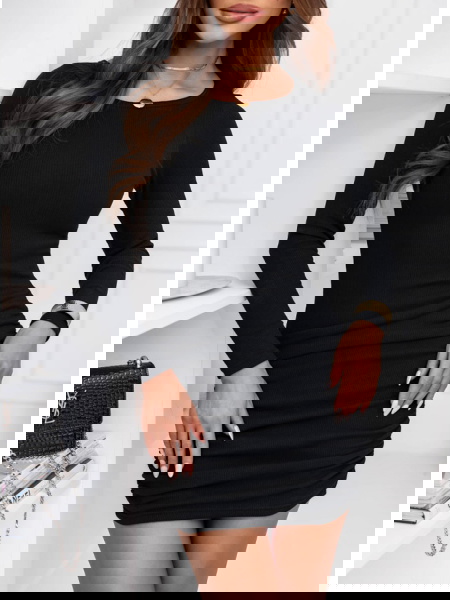 Czarna sukienka mini w...