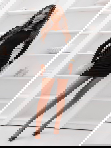 Czarna sukienka mini w... 2