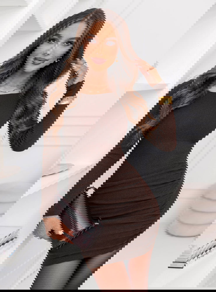 Czekoladowa sukienka mini w prążek z...