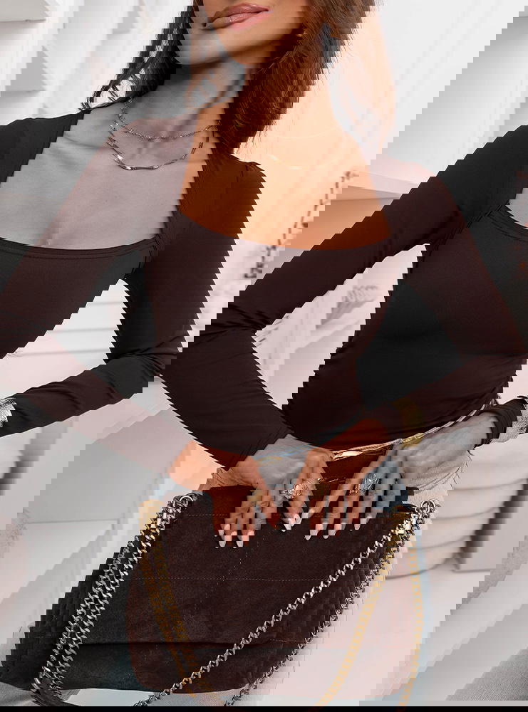 Czekoladowa dopasowana bluzka Chrissta