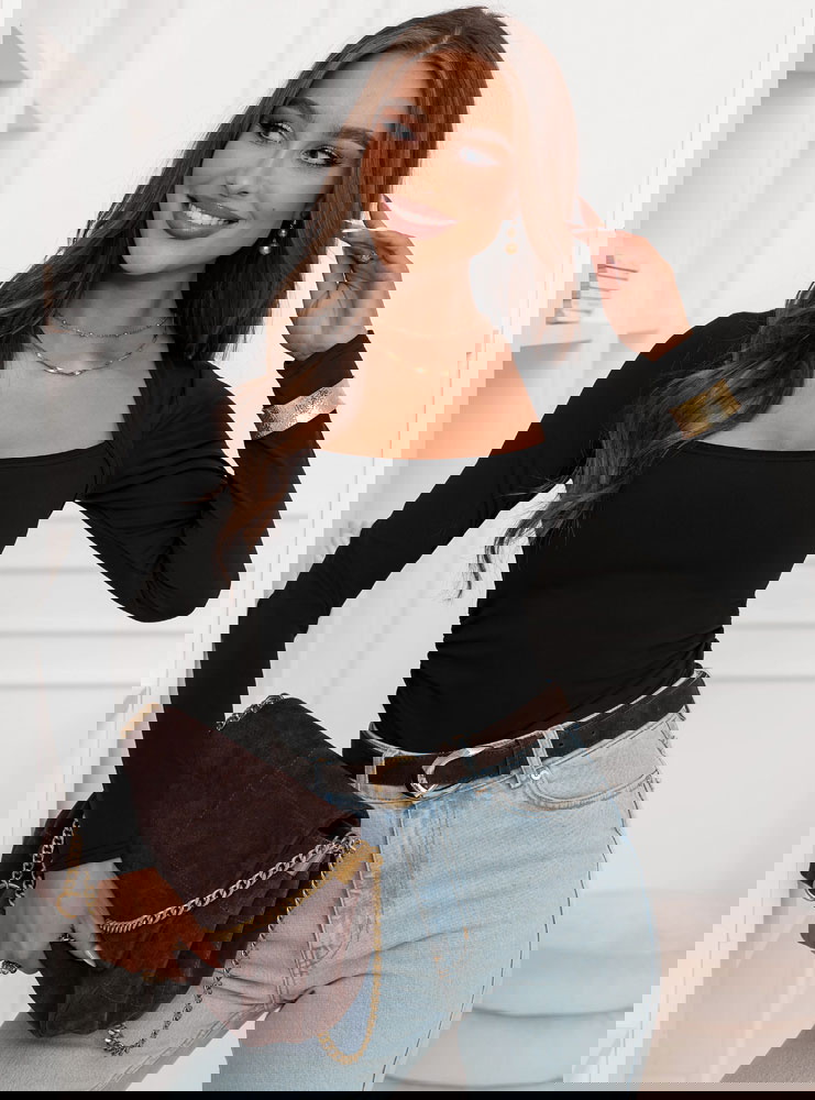 Czarna dopasowana bluzka Chrissta