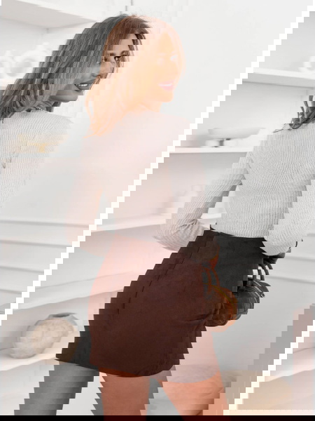 Beżowy dopasowany sweter z... 2