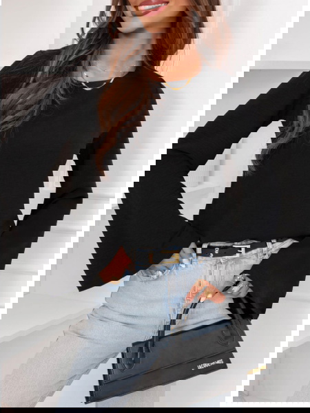 Czarna bluzka z szerokimi...