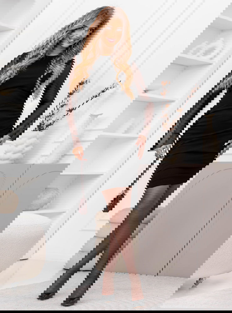 Czarna dopasowana sukienka z...