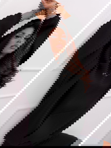 Czarna logowana bluza...