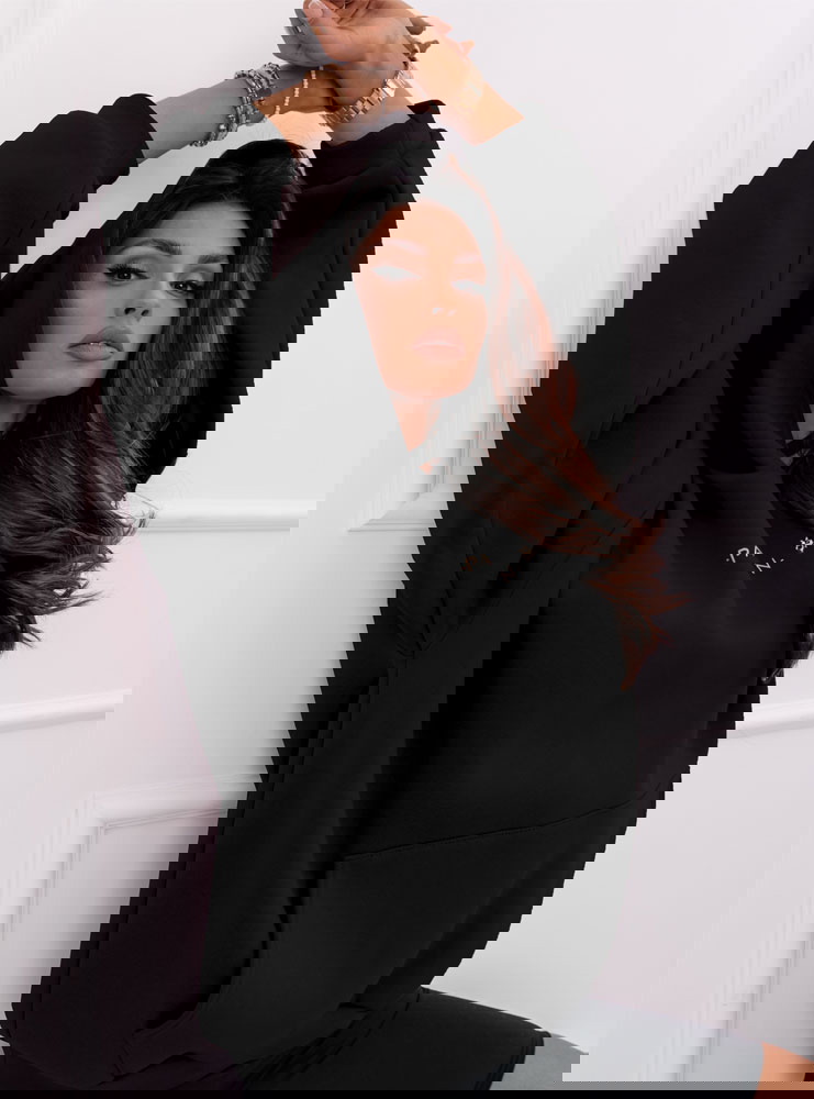 Czarna logowana bluza oversize z...