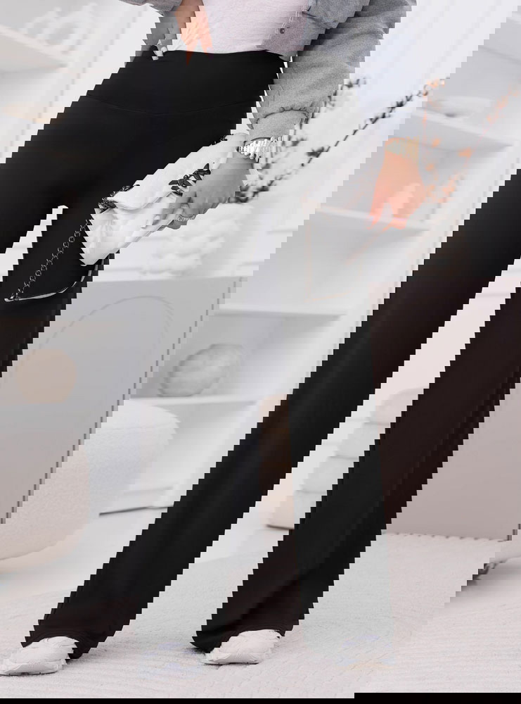 Czarne spodnie z rozszerzanymi...