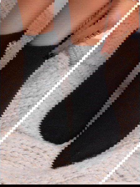 Czarne skarpetki z ozdobnym... 2