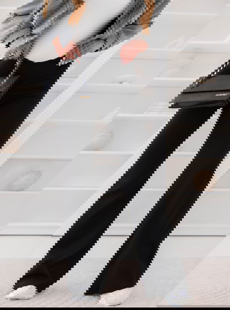 Czarne spodnie z rozszerzanymi...