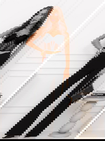 Czarny biustonosz gorsetowy... 2