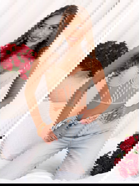 Beżowy biustonosz gorsetowy...