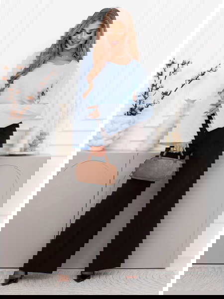 Błękitna bluzka z szerokimi...