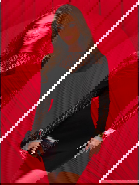 Czarna dopasowana sukienka... 2