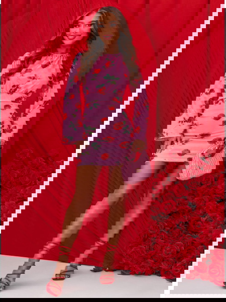 Dopasowana sukienka mini z... 2