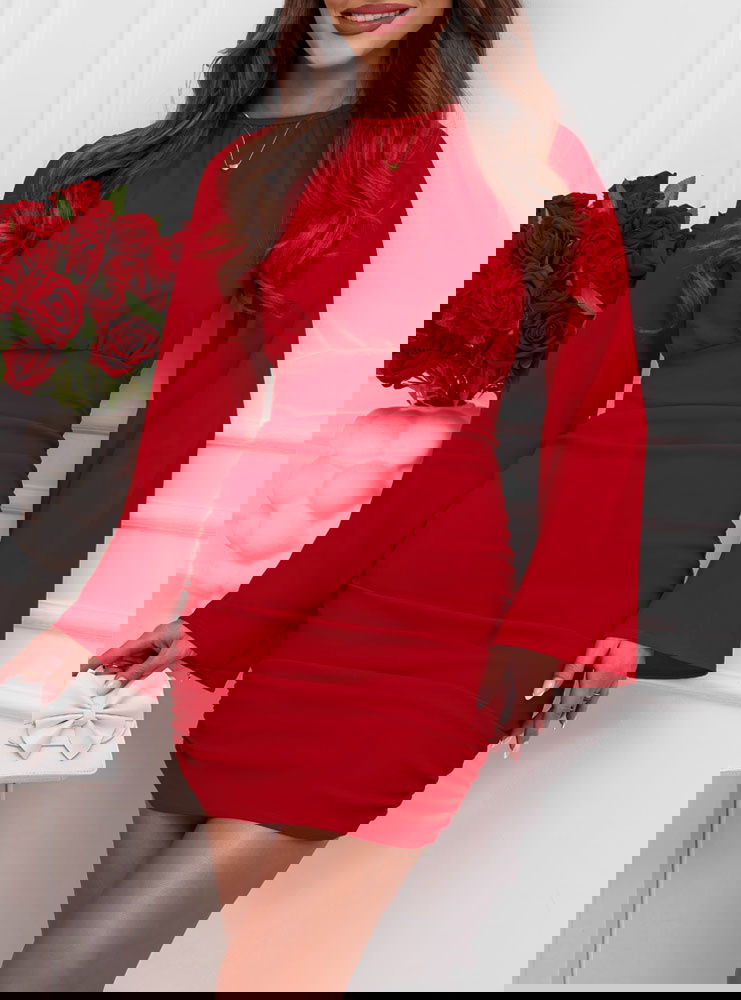 Malinowa dopasowana sukienka z...