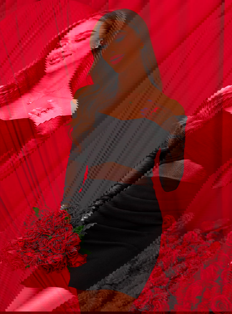 Czarna sukienka mini z tiulowymi...