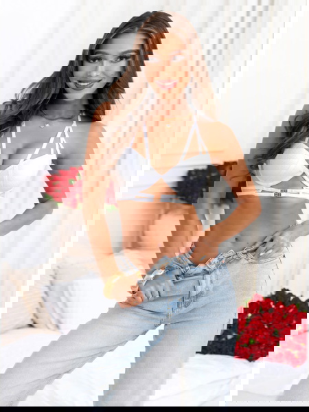 Biały biustonosz z...