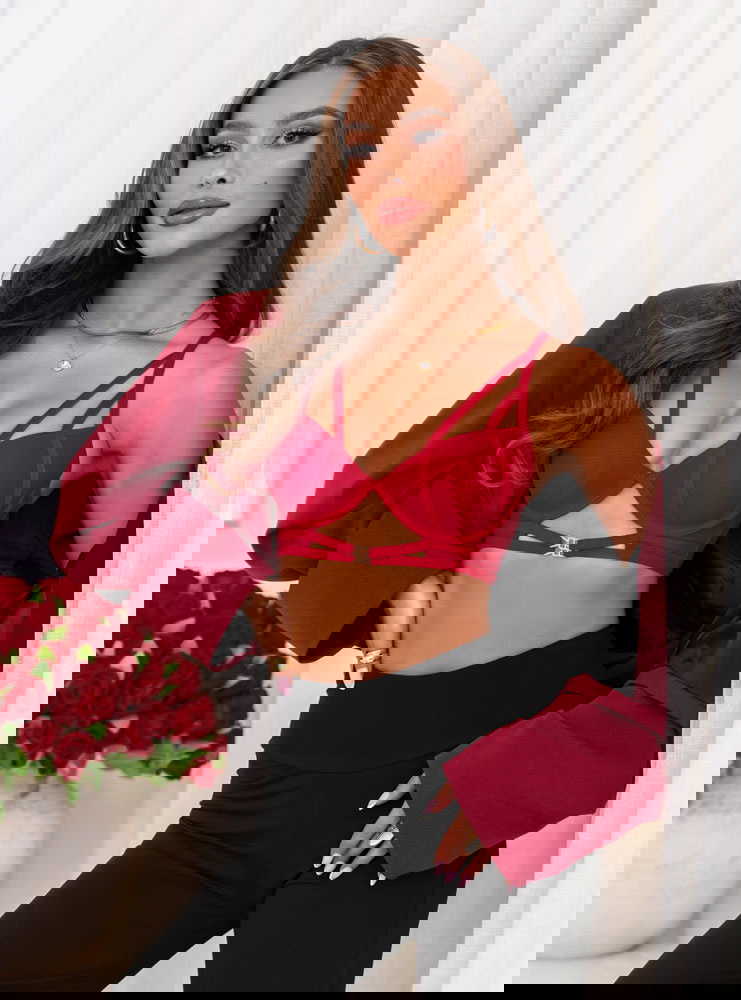 Bordowy biustonosz z ozdobnymi...