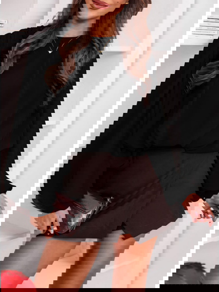 Czarna bluzka z bufiastymi...