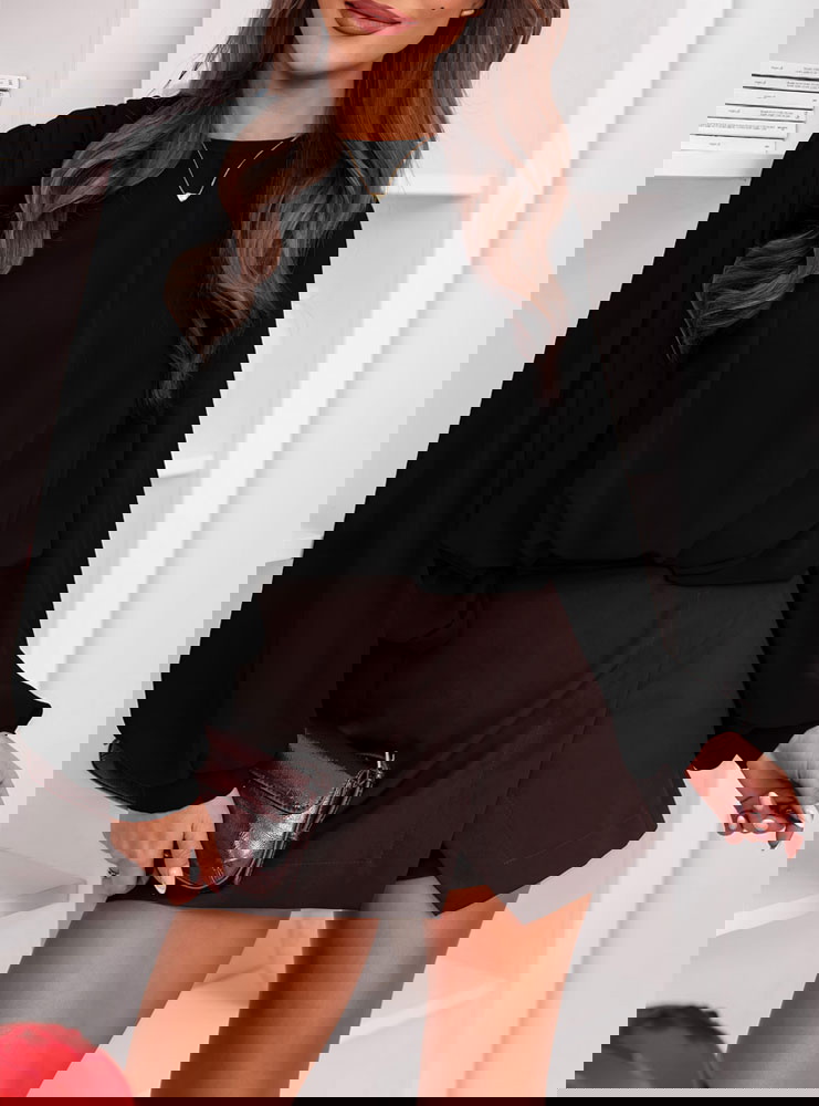 Czarna bluzka z bufiastymi rękawami...