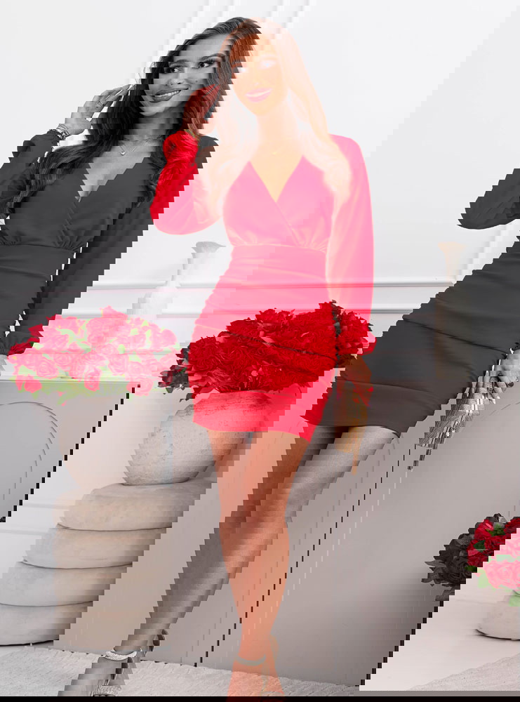 Malinowa sukienka mini z przekładanym...