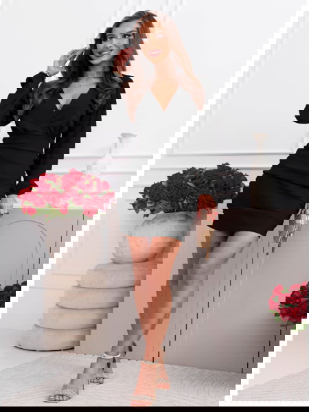 Czarna sukienka mini z... 2