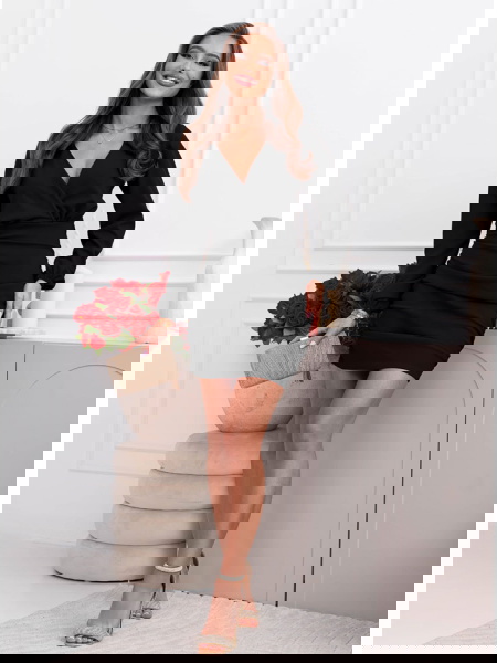 Czarna sukienka mini z...