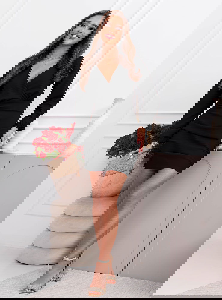 Czarna sukienka mini z przekładanym...