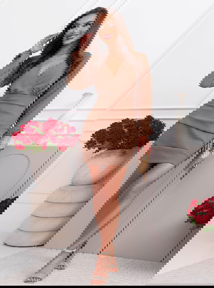 Sukienka mini z przekładanym dekoltem...