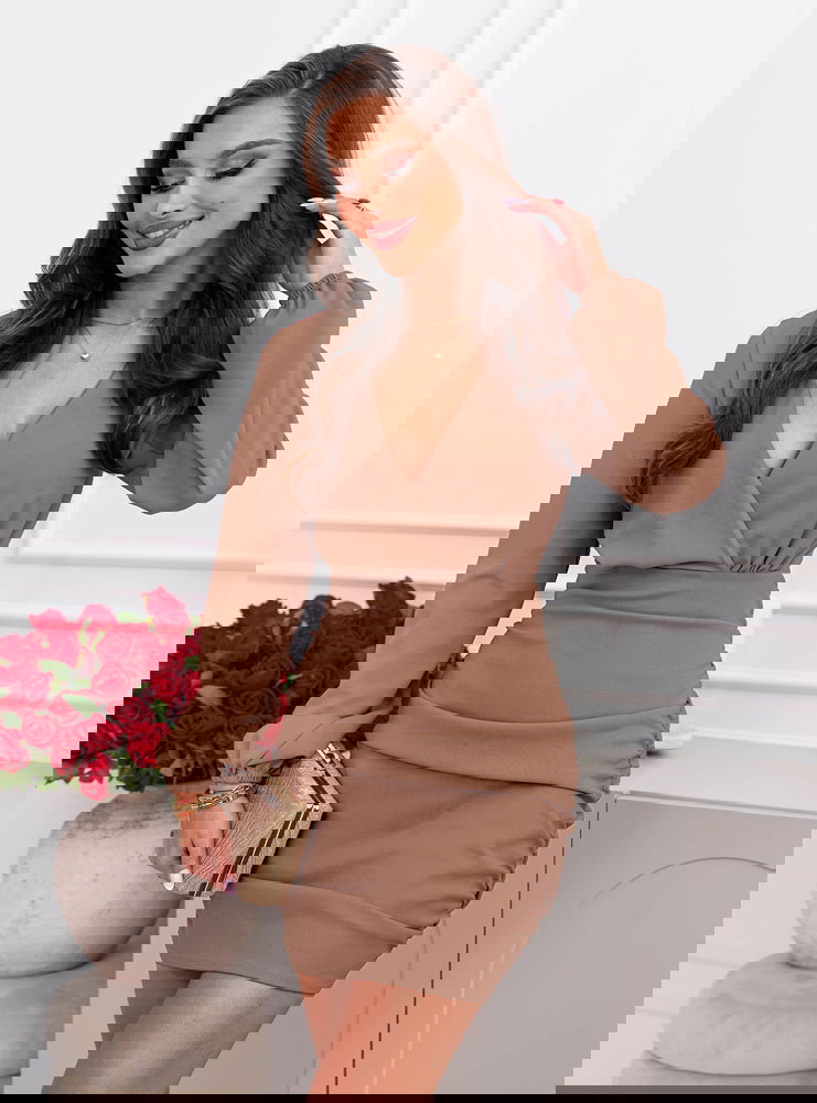 Sukienka mini z przekładanym dekoltem...