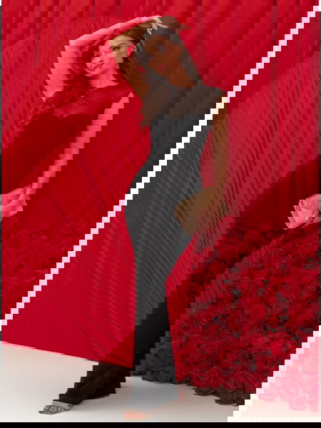 Czarna dopasowana długa...