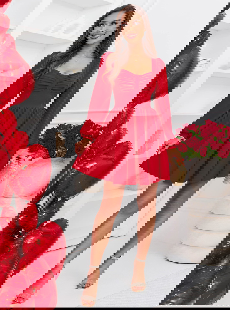 Malinowa rozkloszowana sukienka z...