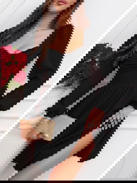 Czarna rozkloszowana...