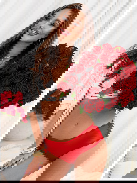 Malinowe koronkowe majtki z...