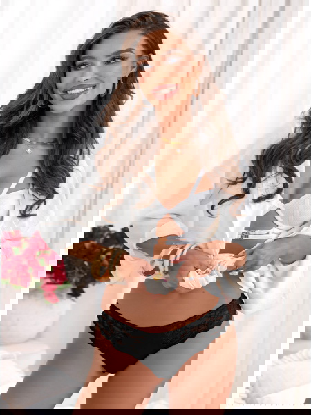 Czarne koronkowe stringi... 2